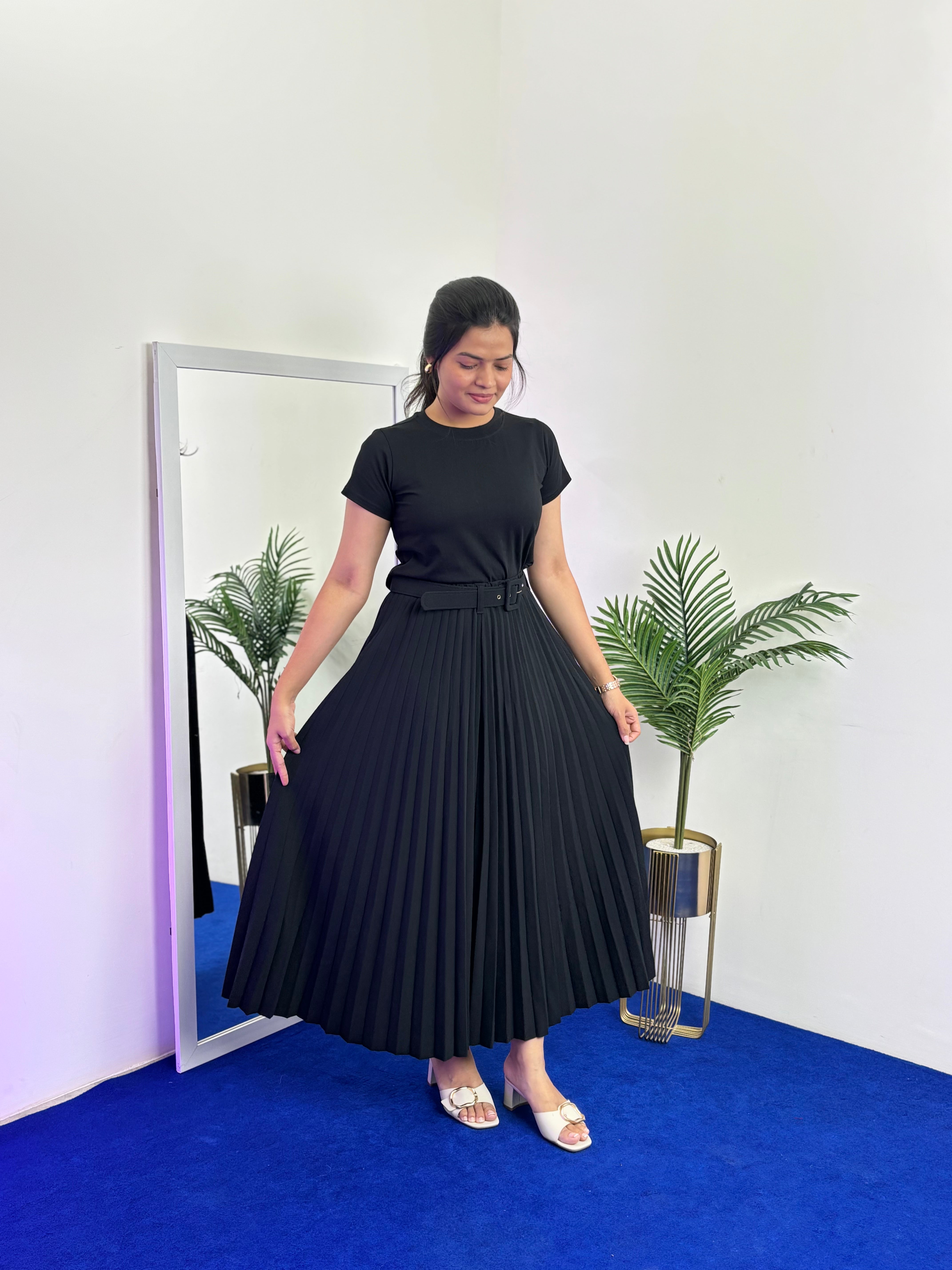 Pleated Flared Skirt with Belts (Black)