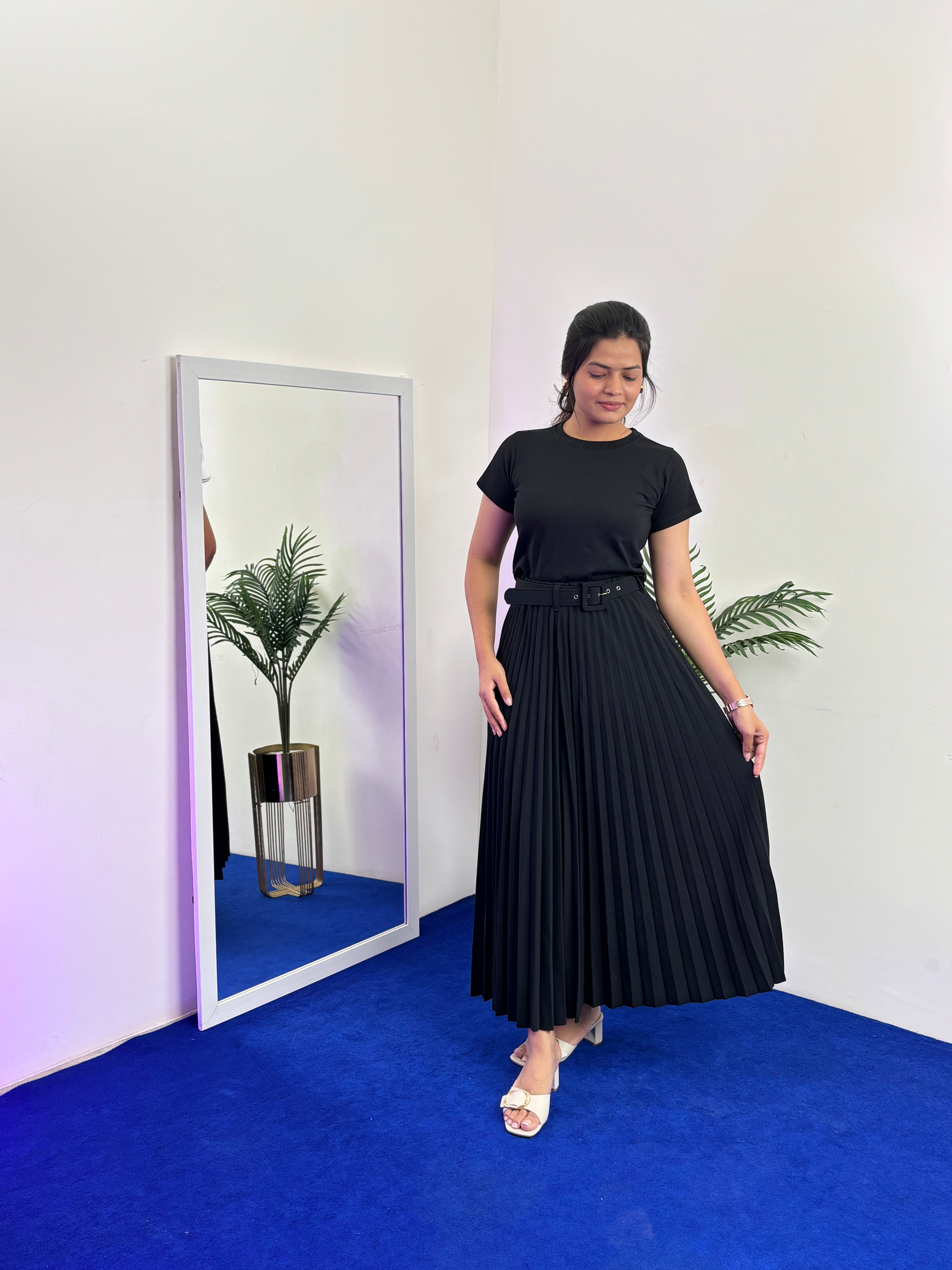 Pleated Flared Skirt with Belts (Black)